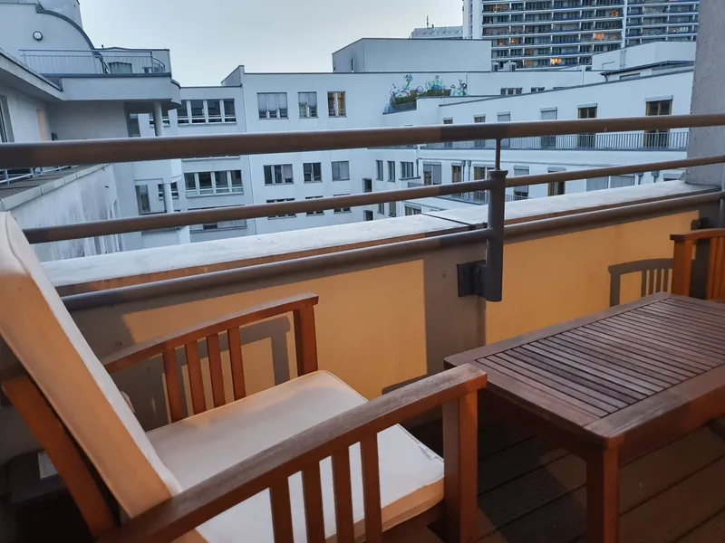 Schöne, gepflegte 2-Zimmer-Wohnung mit Balkon und EBK in Mitte, Berlin — photo 1
